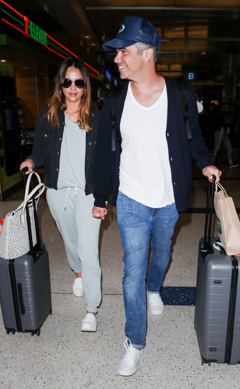 ESC: Jessica Alba, Cash Warren