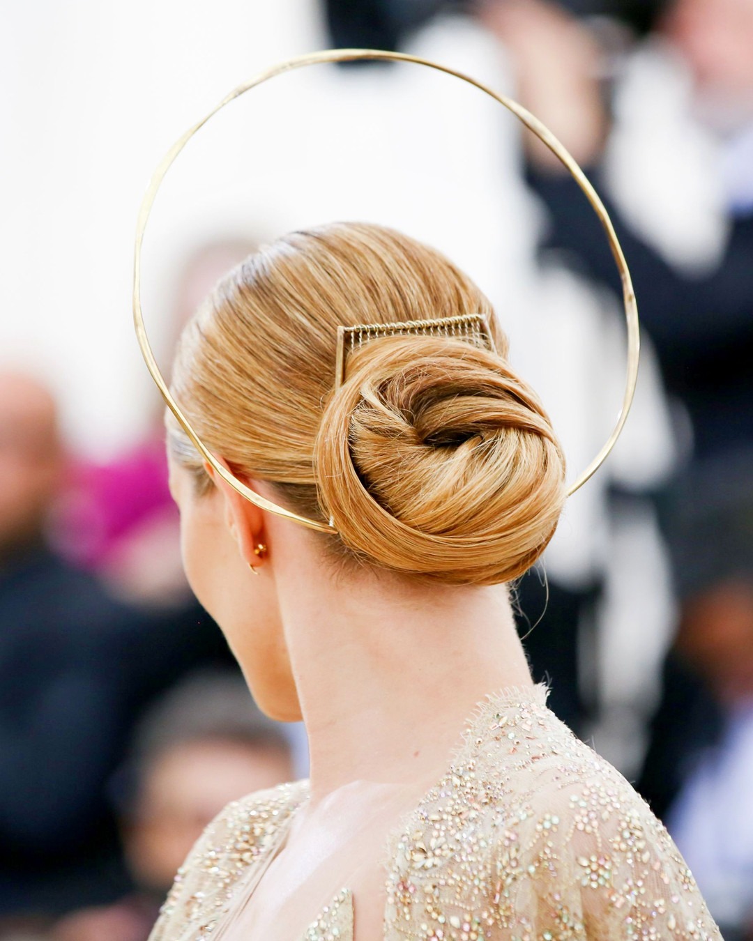 ESC: Met Gala 2018, Head Pieces, Rosie Huntington-Whiteley