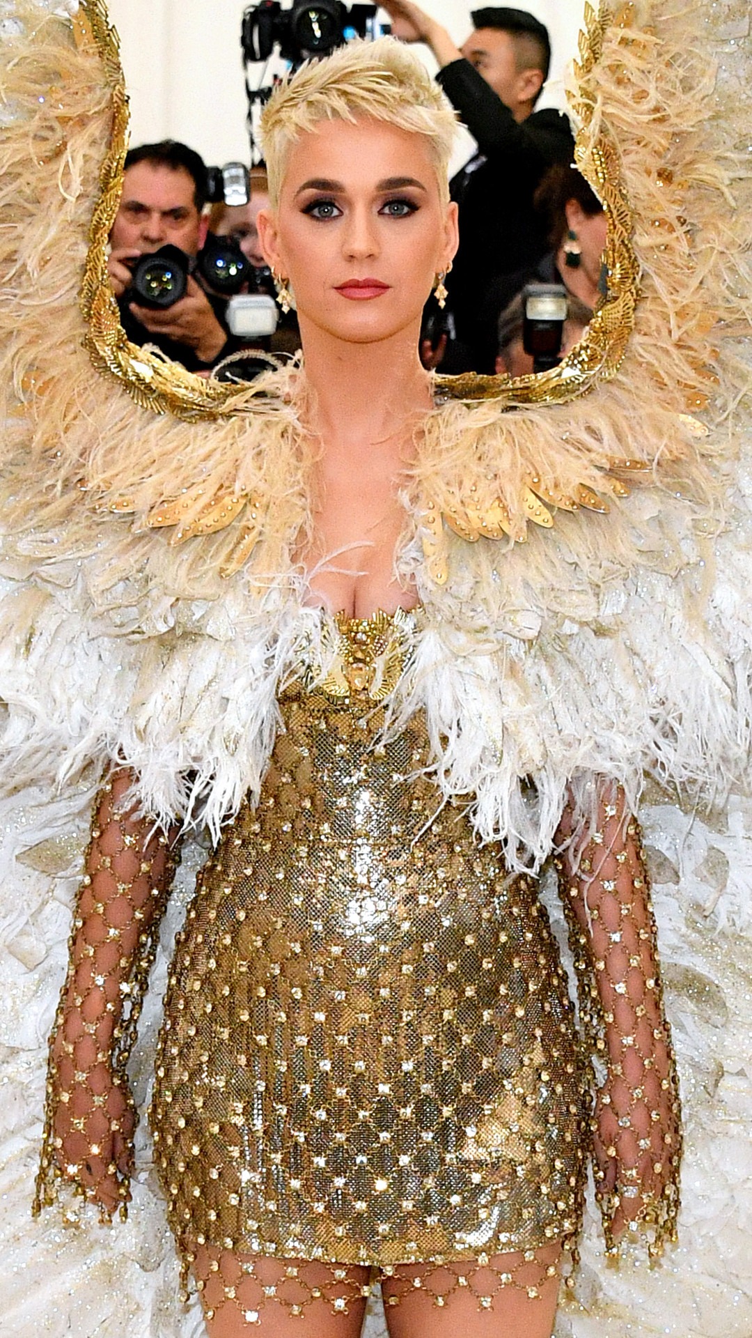 Así fue como Katy Perry logró lucir ojos más grandes en la MET Gala