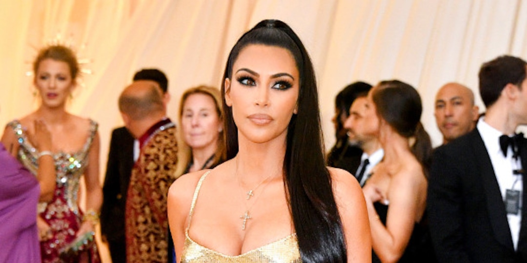 Kim Kardashian Is a Golden Goddess in Versace at Met Gala 2018 Kim Kardashian Is a Golden Goddess in Versace at Met Gala 2018