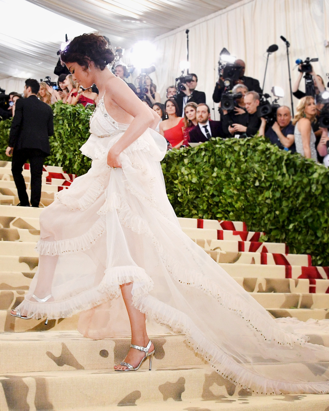 In Defense of Selena Gomez's Met Gala 2018 Look, Faux Tan Included