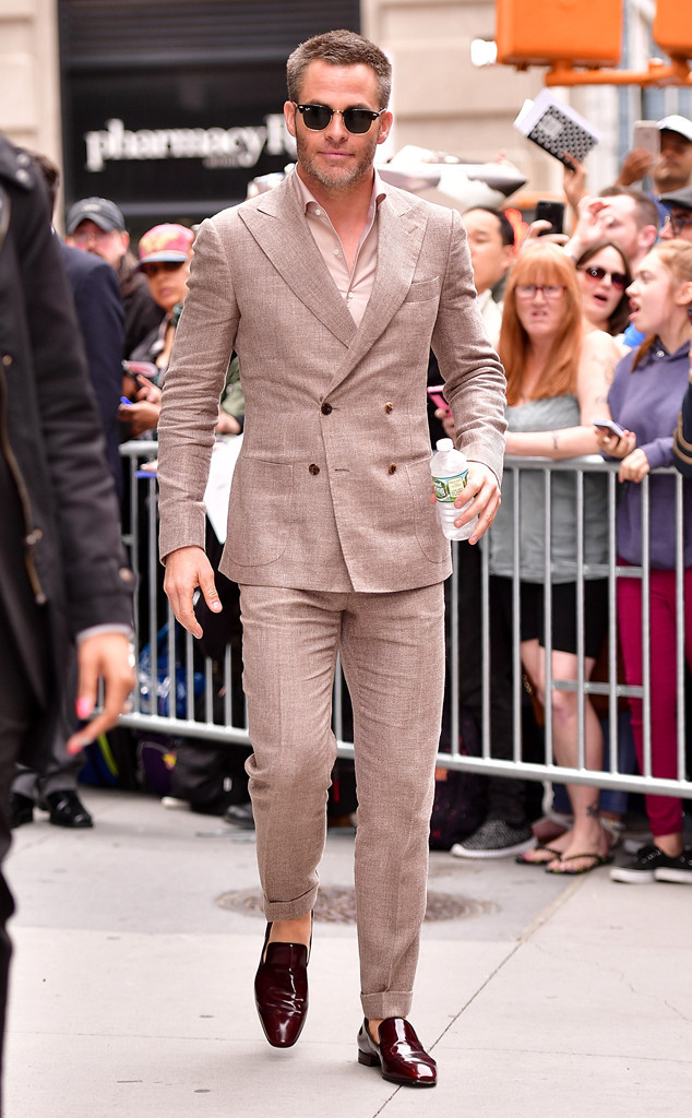 Chris Pine May Be the Best Dressed Man in Hollywood Right Now