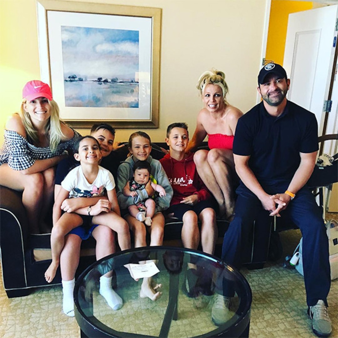 Britney Spears, Jamie Lynn Spears and Kids Pose for Family ...