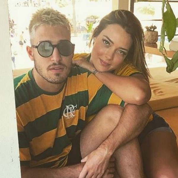 Ex de Neymar, Carol Dantas, torce pelo Brasil ao lado do ...