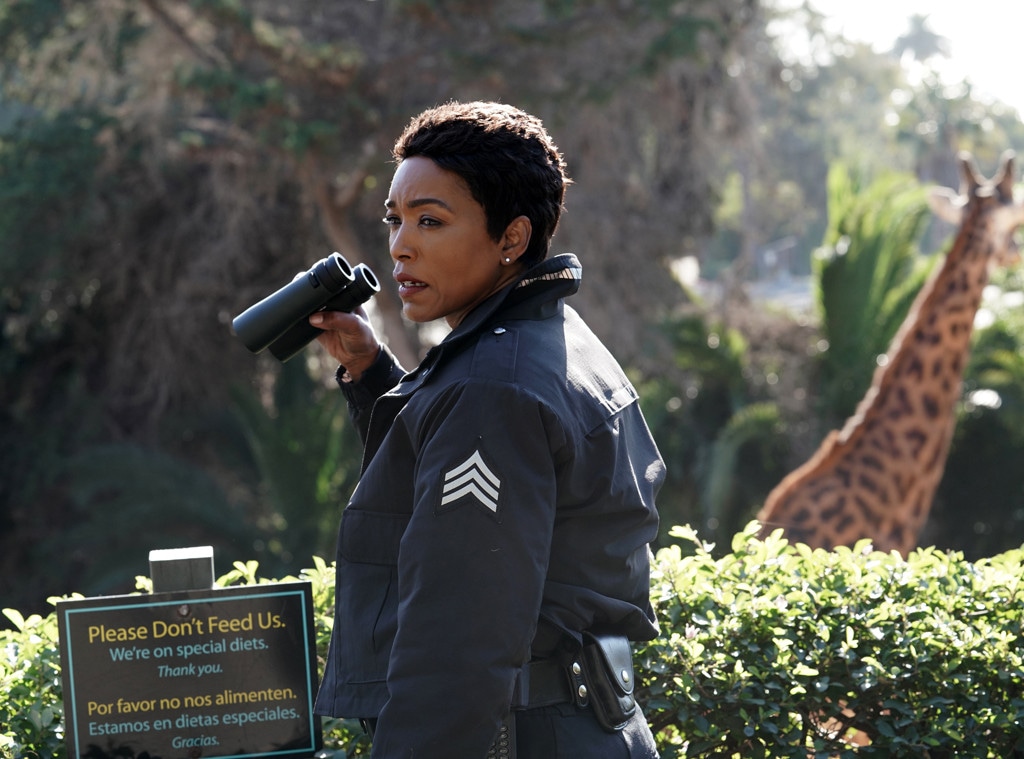 9-1-1, Angela Bassett