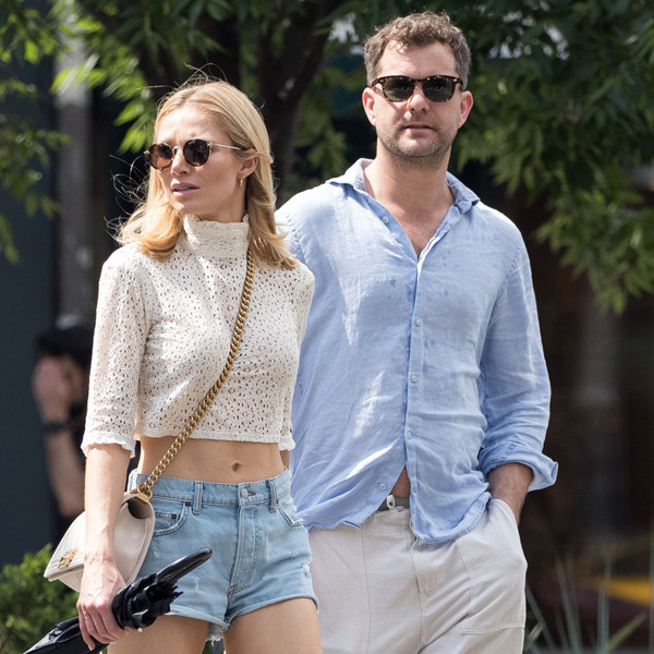 Joshua Jackson Is Dating Actress Alyssa Julya Smith