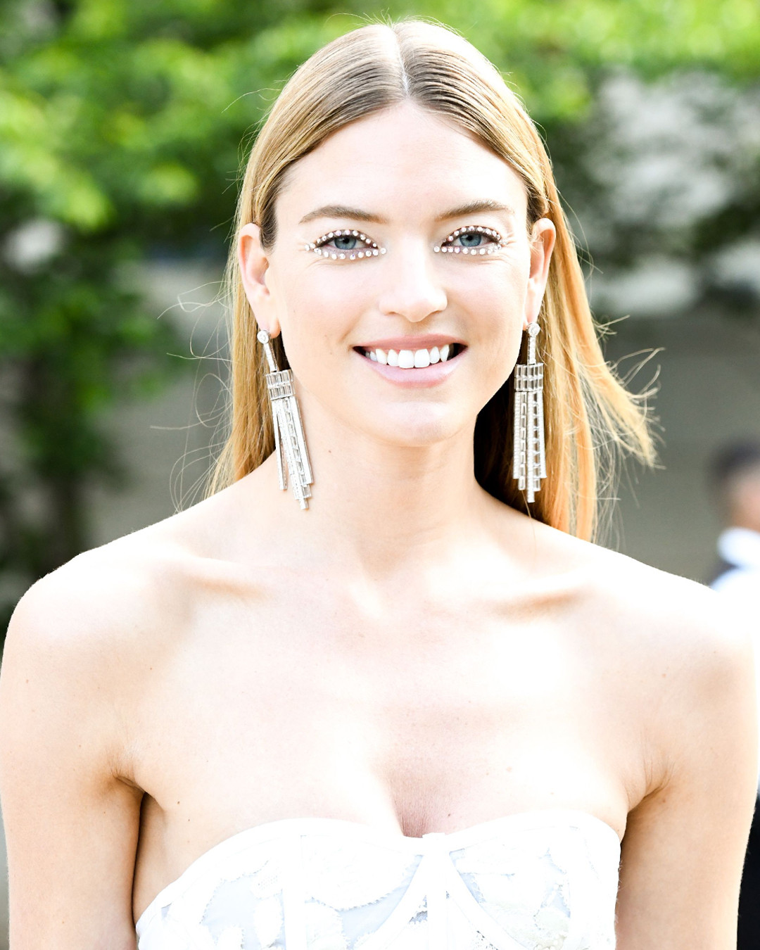 How Martha Hunt Made Her Eyes Sparkle for the CFDA Awards | E! News Canada