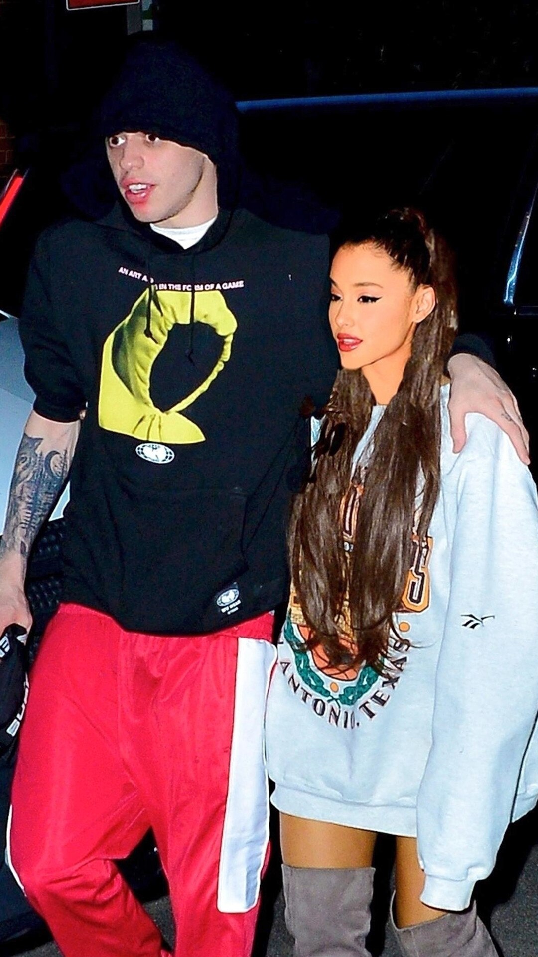 Ariana Grande Pete Davidson - Ariana Grande steps out with fiancé Pete