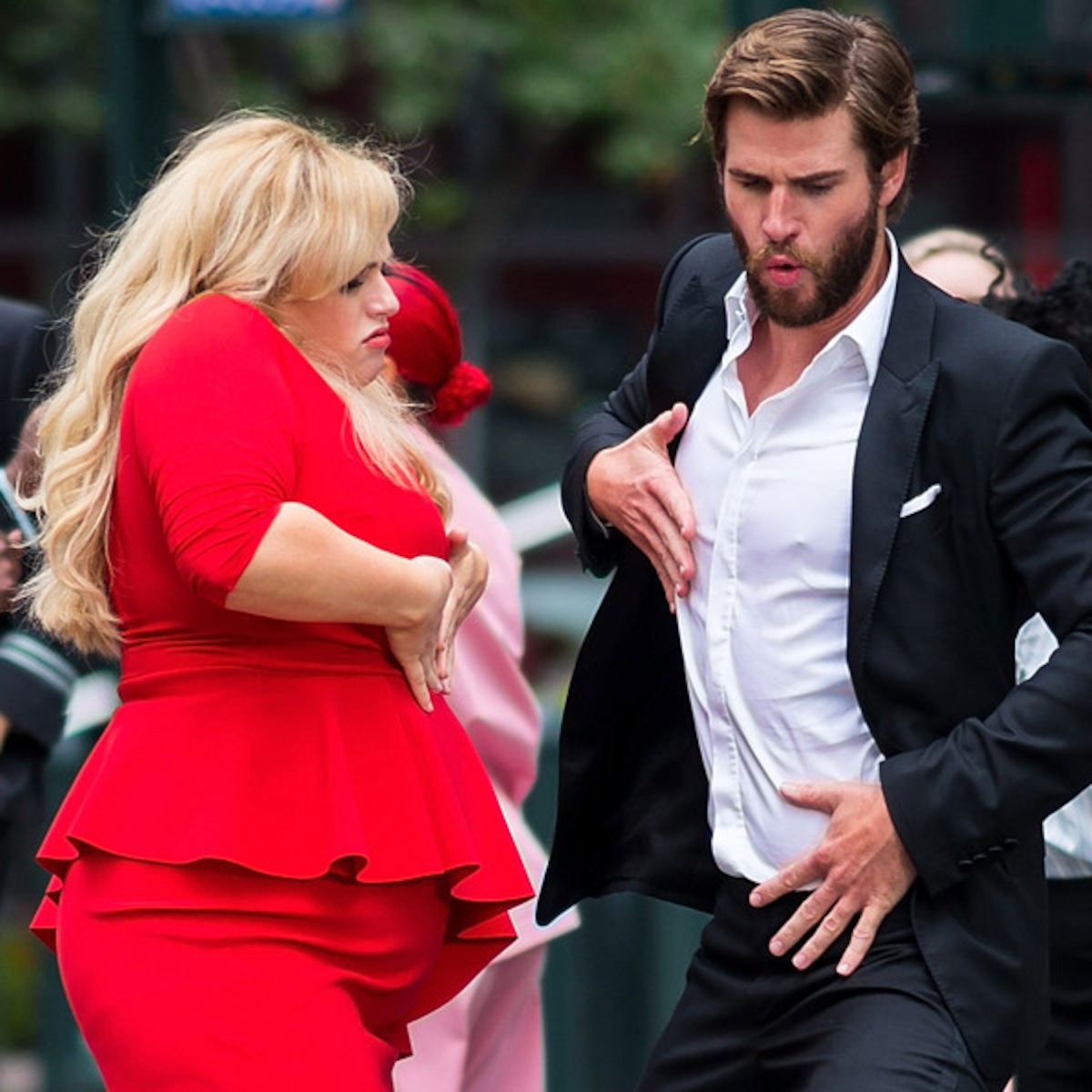 Rebel Wilson Dancing With Liam Hemsworth Will Make Your Day E Online