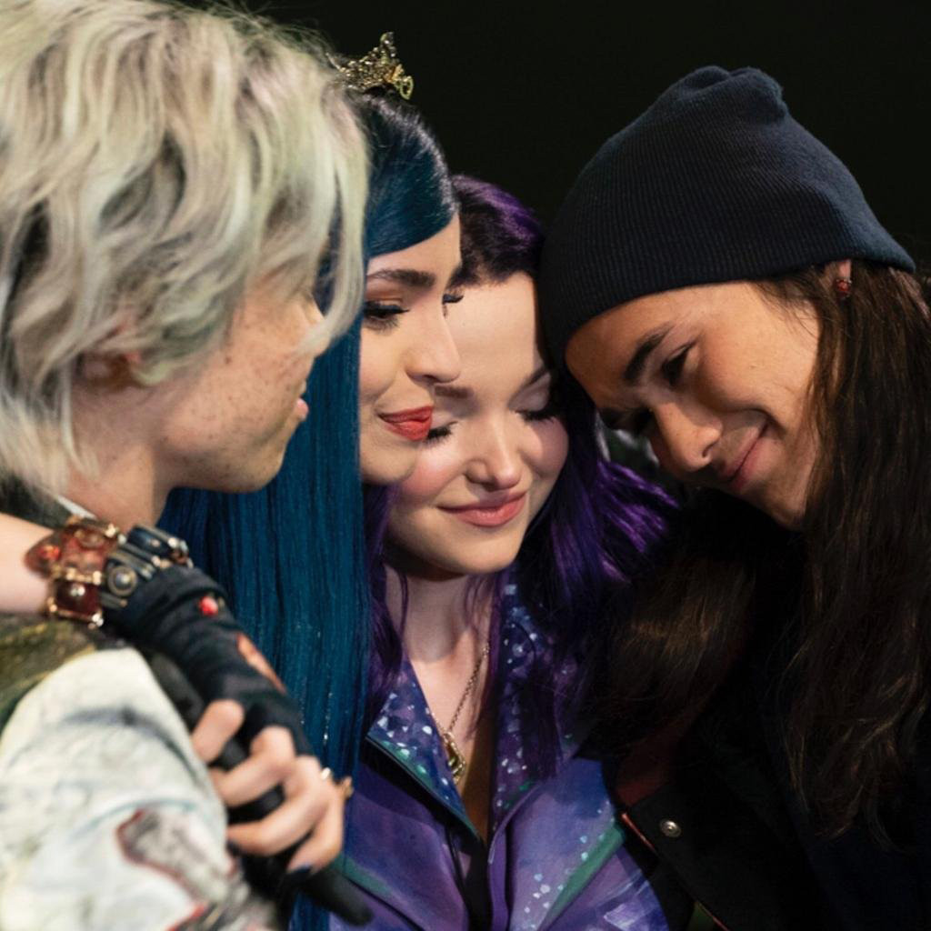 Descendants 3 Stars Get Emotional on the Final Day of ... Descendants 3 Stars Get Emotional on the Final Day of ... - 1024 x 1024 jpeg 90kB