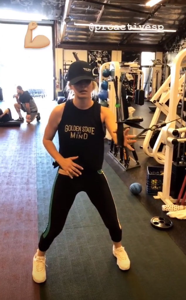 Kaley Cuoco Hits the Gym Two Weeks After Shoulder Surgery ... Kaley Cuoco Hits the Gym Two Weeks After Shoulder Surgery ... - 634 x 1025 jpeg 75kB