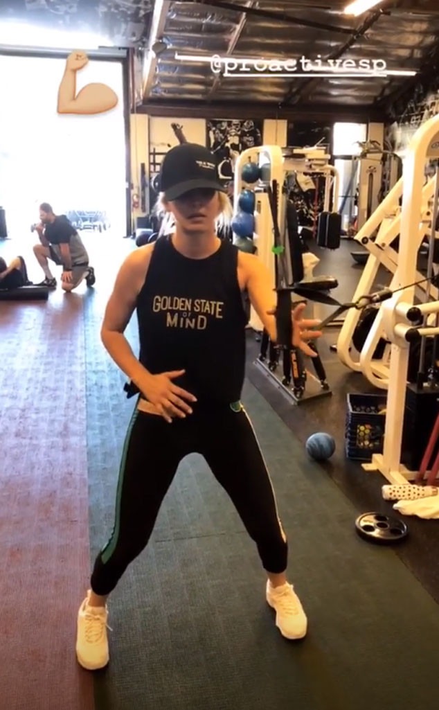 Kaley Cuoco Hits the Gym Two Weeks After Shoulder Surgery ... - 634 x 1025 jpeg 75kB