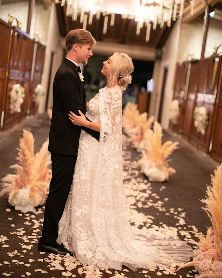 All The Details On Kaley Cuoco S Custom Wedding Dress E Online