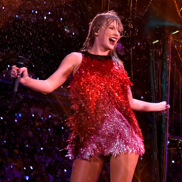 Taylor Swift Performs in Pouring Rain at New Jersey Concert E! Online