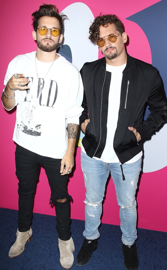 Mau y Ricky from Premios Juventud 2018 Red Carpet Arrivals E! News