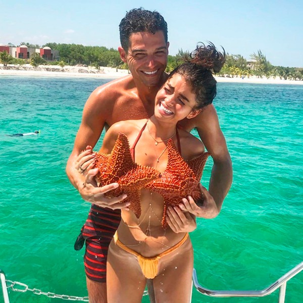 Wells Adams, Sarah Hyland 