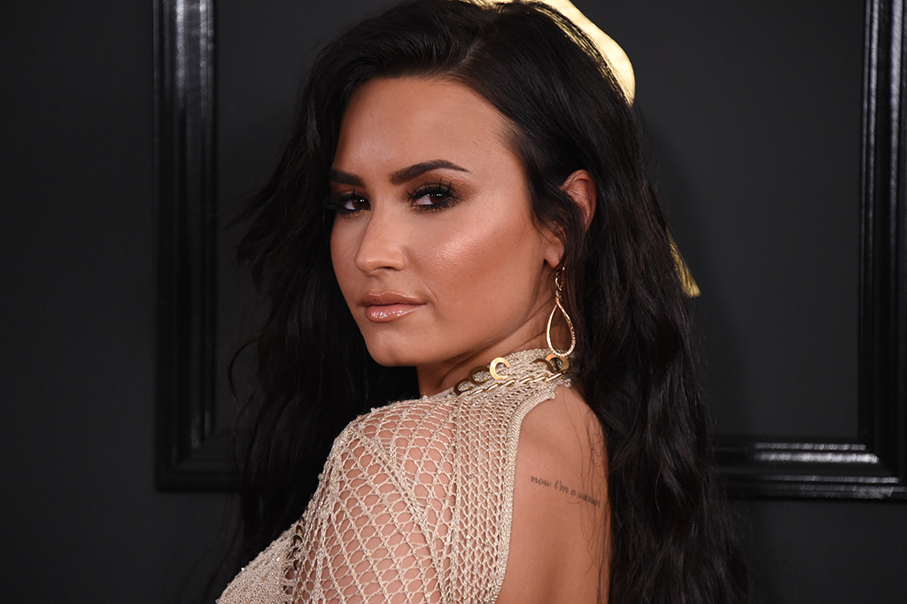 Demi Lovato, 2017 Grammys