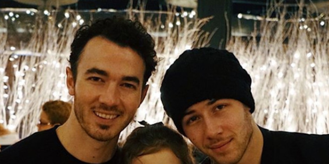 We're Burnin’ Up for These Cute Jonas Brother Dad/Uncle Moments - E! Online.jpg