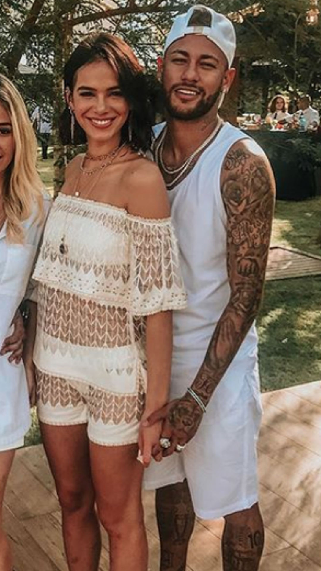 Bruna Marquezine e Neymar abusam das poses em cabine de fotos - E ...