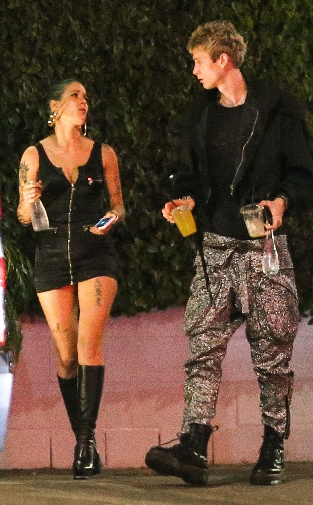 Halsey Spotted With Machine Gun Kelly Before Announcing G ... - 634 x 1024 jpeg 99kB