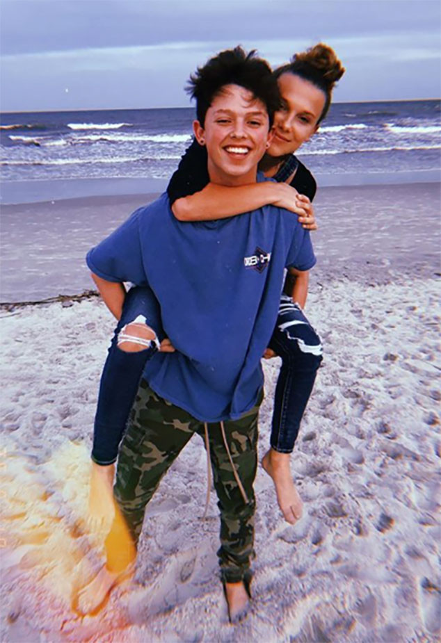 Millie Bobby Brown E Jacob Sartorius Bacio