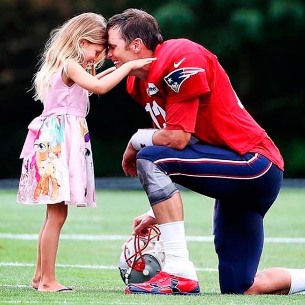 Tom Brady แจ็คลูกชายของ Bridget Moynahan เป็น Mini-Me ของพ่อของเขาในรูปใหม่