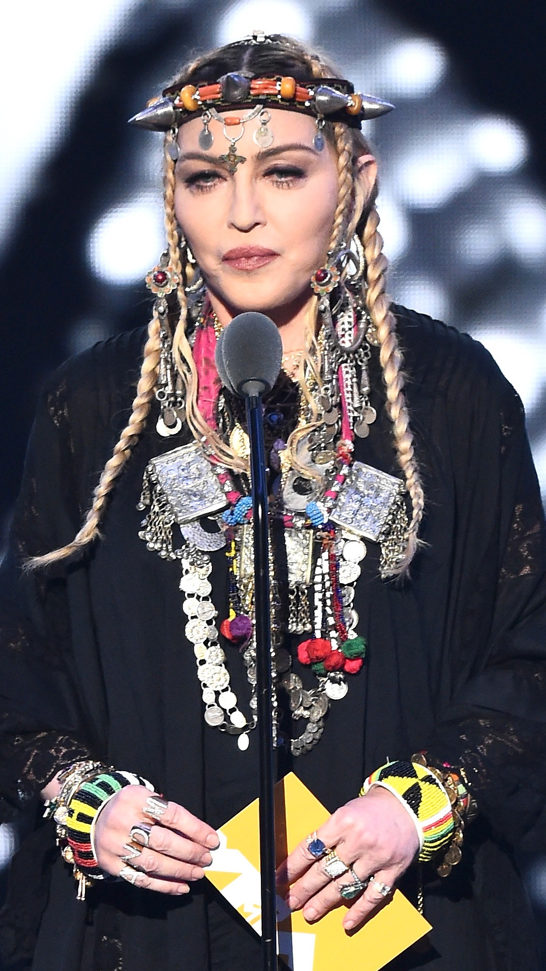 Madonna Gives Moving Tribute to Aretha Franklin at MTV VMAs E! News
