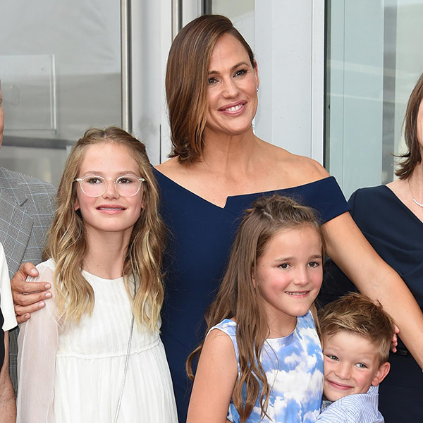 Jennifer Garner's Kids Make Rare Public Appearance at Star Ceremony | E ...