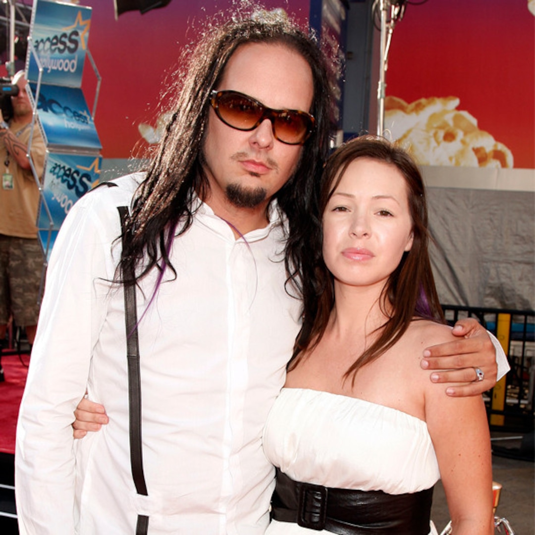 Korn Singer Jonathan Davis Breaks His Silence On Wife S Tragic Death E Online Korn Singer Jonathan Davis Breaks His Silence On Wife S Tragic Death E Online