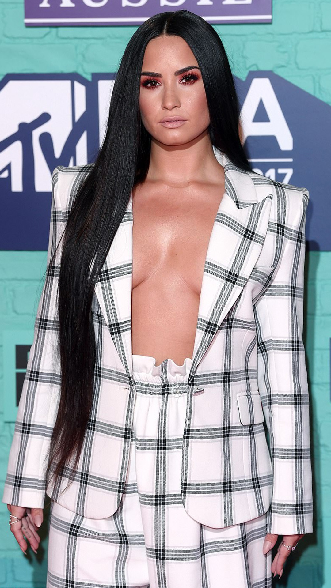 Demi Lovato, MTV EMAs 2017