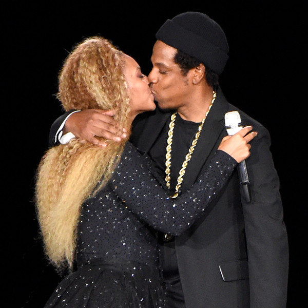 jay z and beyonce kissing