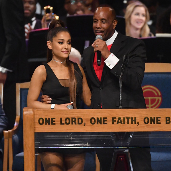 El incómodo momento que vivió Ariana Grande en el funeral de Aretha  Franklin - E! Online Latino - MX