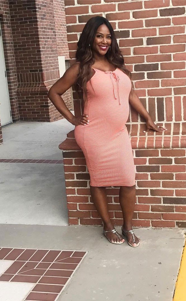 Kenya Moore Reveals Her Pregnancy Weight: ''A Few Months ... - 634 x 1025 jpeg 101kB