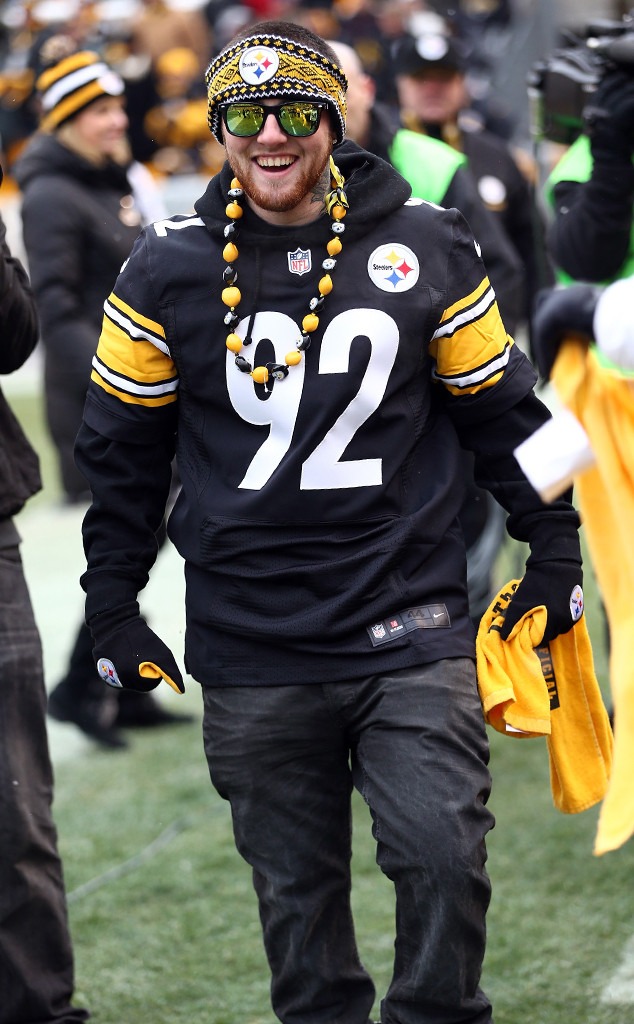 Pittsburgh Steelers Player Honors Mac Miller With Custom 