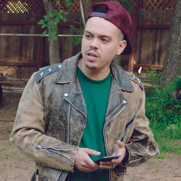 Evan Ross Isnt Happy to Be Without Cell Service on a Farm: Watch! - E! Online - UK Evan Ross Isn&#x27;t Happy to Be Without Cell... 