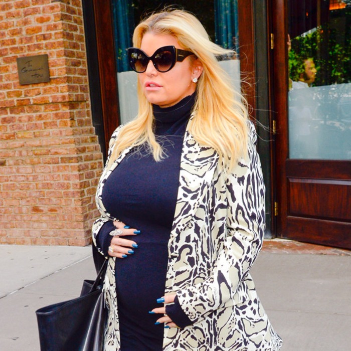 Jessica Simpson Shows Off Baby Bump See Her Pregnancy Style E Online Jessica Simpson Shows Off Baby Bump See Her Pregnancy Style E Online