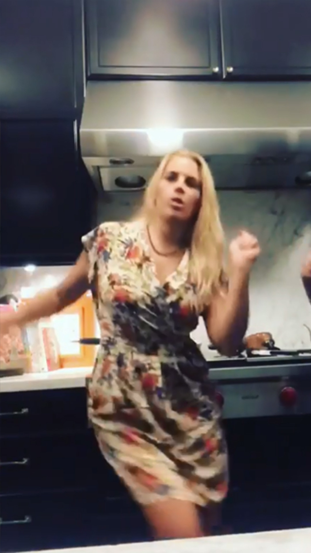 Busy Philipps, Parody, Dancing, Lindsay Lohan, Instagram