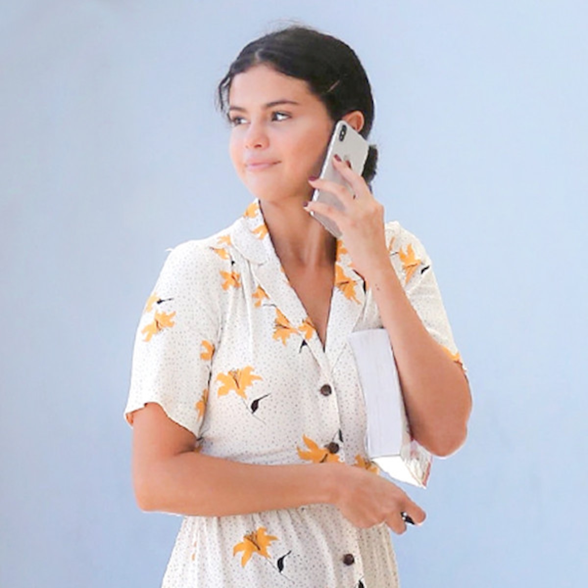 Selena Gomez Demonstrates How to Wear Sneakers With Your Fall Dress Selena Gomez Demonstrates How to Wear Sneakers With Your Fall Dress