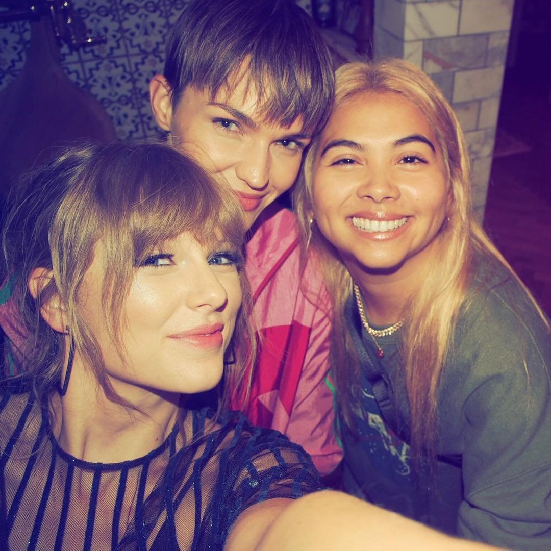 SQUAD GOALS From Taylor Swift Y Su After-party De Los American Music ...