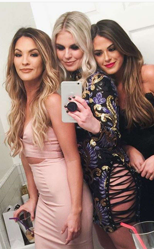 Becca Tilley and her 2 sisters with their GFs!! 😍😍😍 : r/thebachelor