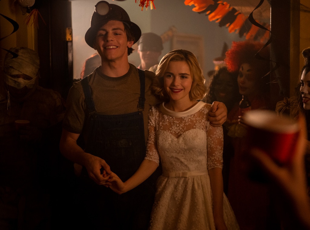 Chilling adventures of sabrina season 3 episode 1 online online