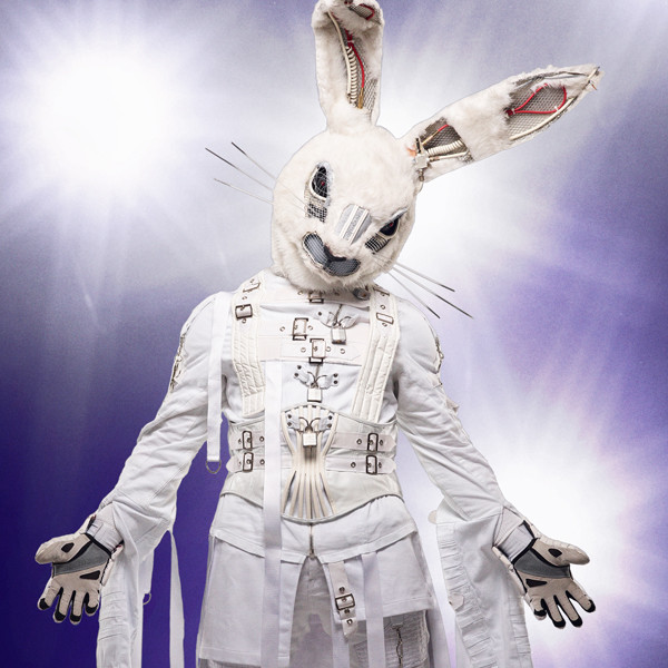 Маска заяц песни. The masked Singer кролик. Батрутдинов заяц в маске. Маска кролика Линч Дэвид.