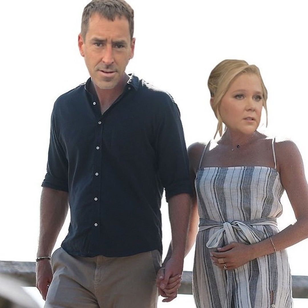 Amy Schumer Is Pregnant, Expecting First Child With Husband Chris