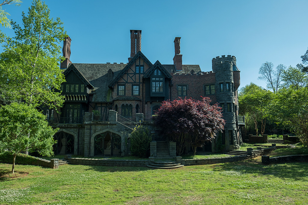 From Hill House to Bly Manor from Everything We Know About The Haunting ...