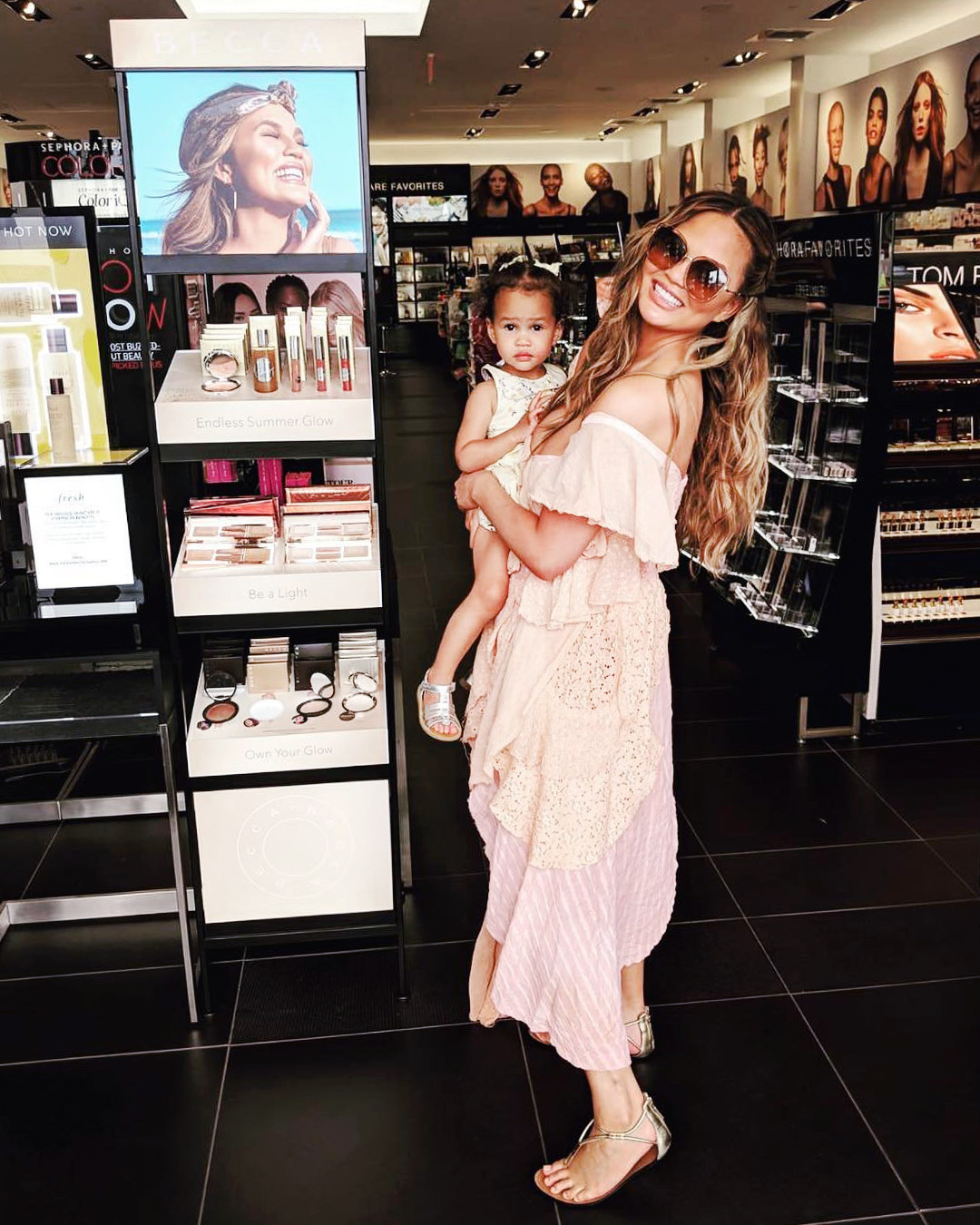 Chrissy Teigen On How She Gets Ready For A Hot Date With John Legend E Online Ap