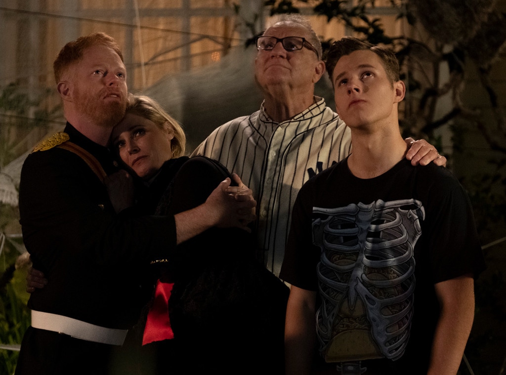 The Real Reason Modern Family Killed Off A Character E Online The Real Reason Modern Family Killed Off A Character E Online