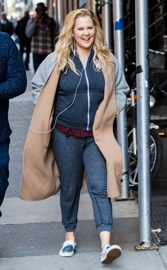 Pregnant Amy Schumer Returns to the Stage After ... - 634 x 1024 jpeg 91kB