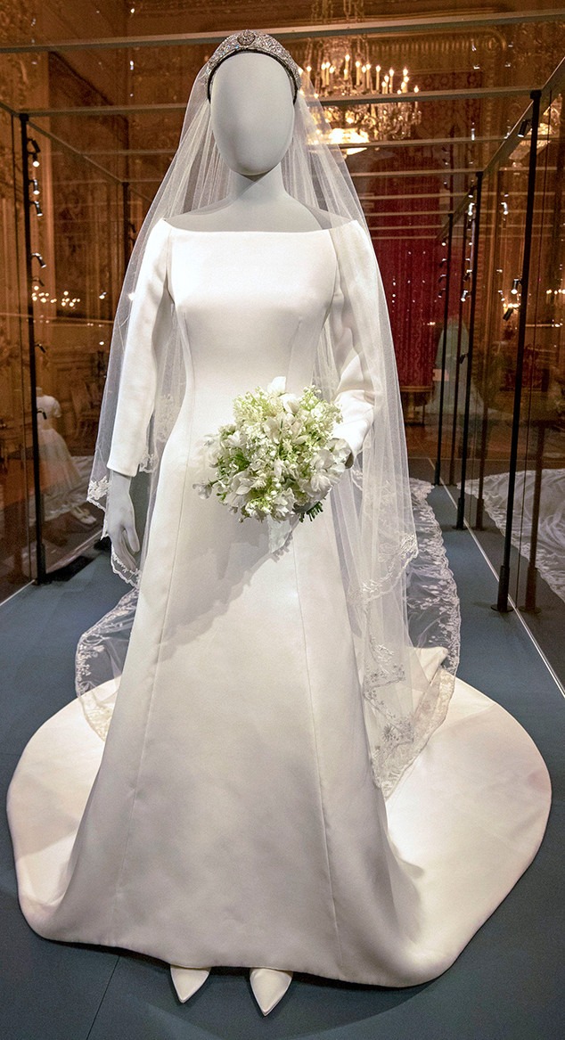 You Can Finally See Meghan Markle s Wedding Dress IRL E News Australia