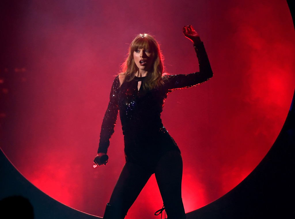 Taylor Swift, 2018 American Music Awards, 2018 AMA's, Show