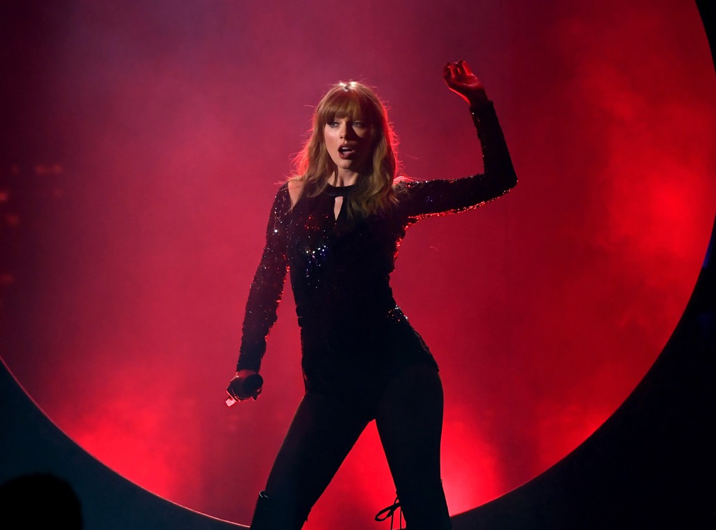 Taylor Swift, 2018 American Music Awards, 2018 AMA's, Show